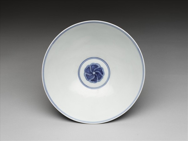 青花纏枝番蓮紋碗