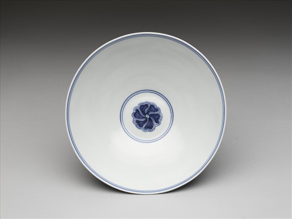 青花纏枝番蓮紋碗