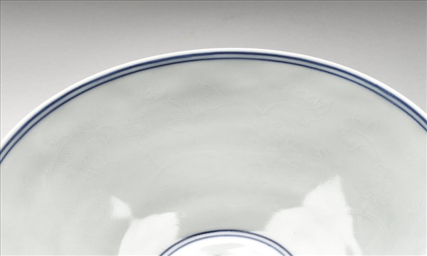 青花纏枝番蓮紋碗