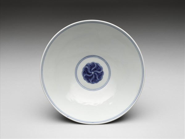 青花纏枝番蓮紋碗