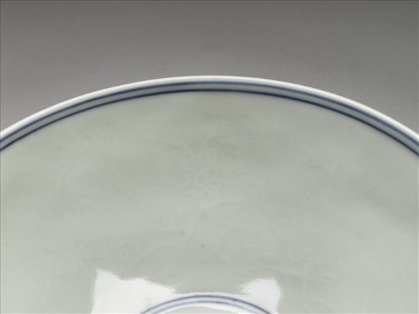 青花纏枝番蓮紋碗