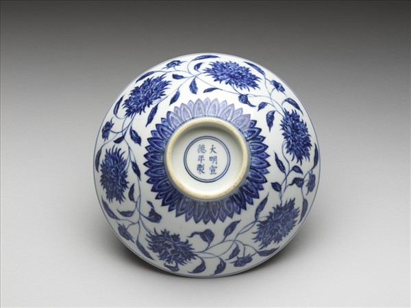 青花纏枝番蓮紋碗