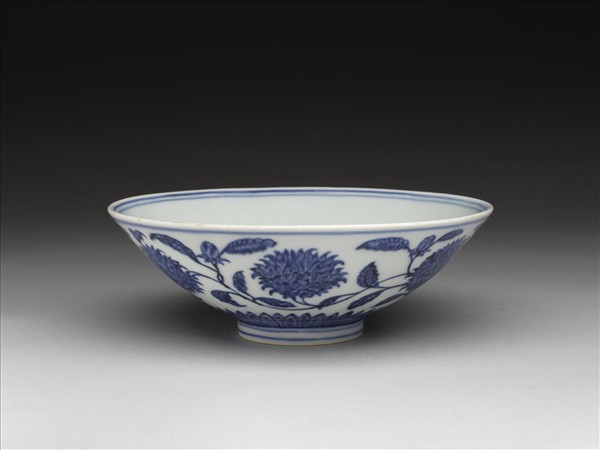 青花纏枝番蓮紋碗