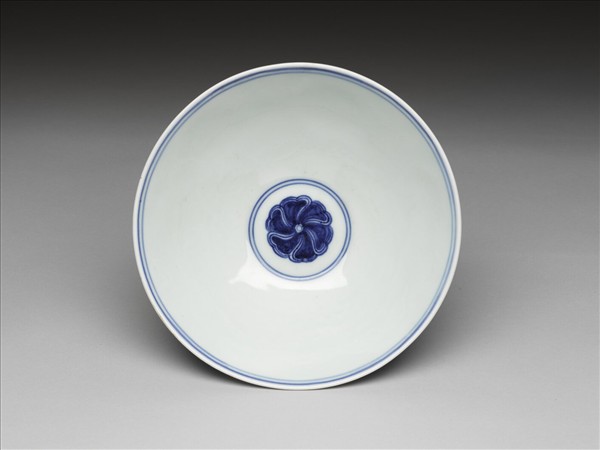 青花纏枝番蓮紋碗