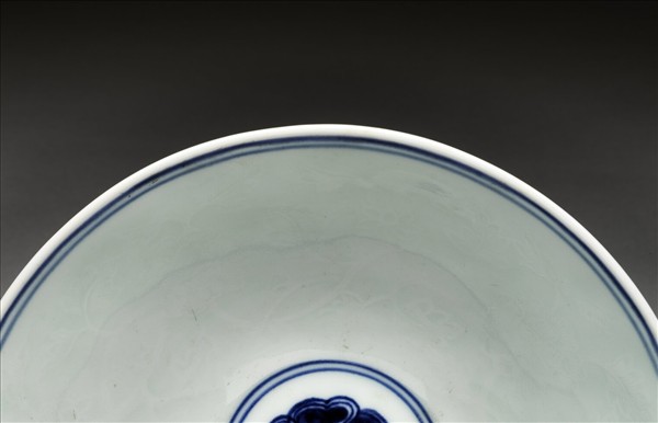 青花纏枝番蓮紋碗