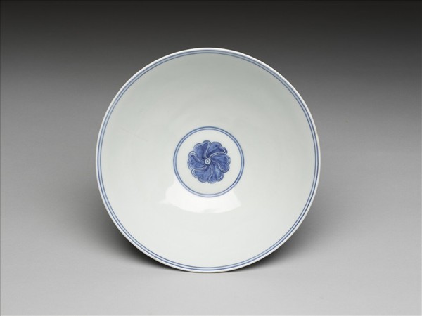 青花纏枝番蓮紋碗