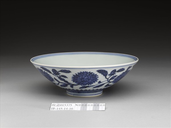 青花纏枝番蓮紋碗