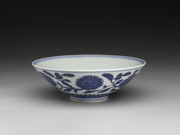 青花纏枝番蓮紋碗