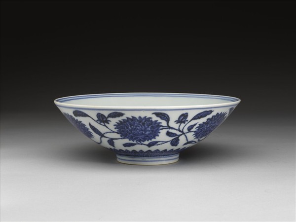 青花纏枝番蓮紋碗