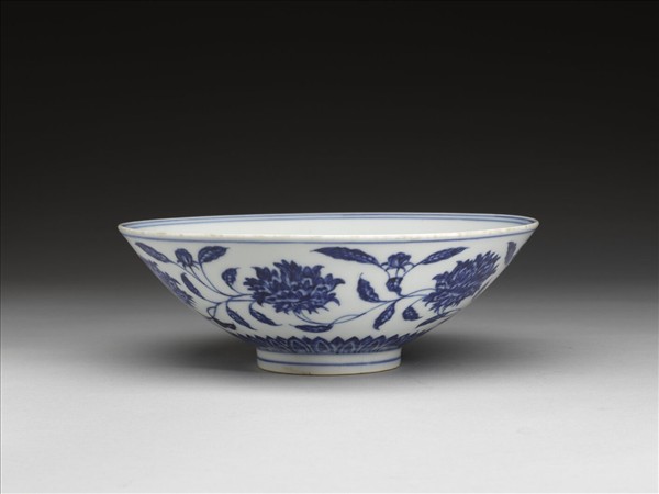 青花纏枝番蓮紋碗