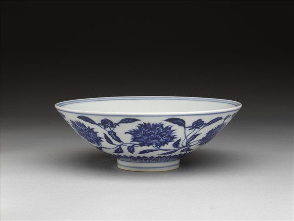 青花纏枝番蓮紋碗