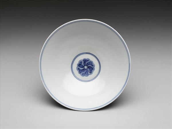 青花纏枝番蓮紋碗