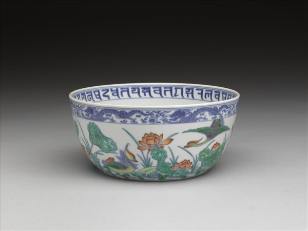 鬥彩蓮塘鴛鴦紋碗