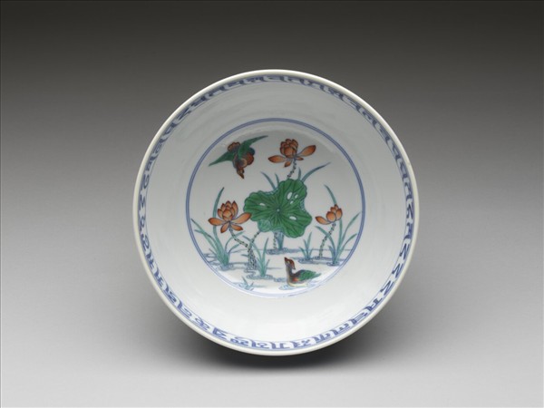 鬥彩蓮塘鴛鴦紋碗