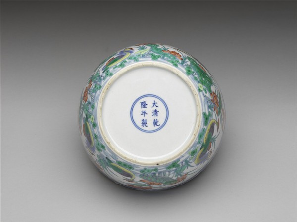 鬥彩蓮塘鴛鴦紋碗