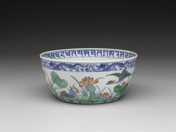 鬥彩蓮塘鴛鴦紋碗
