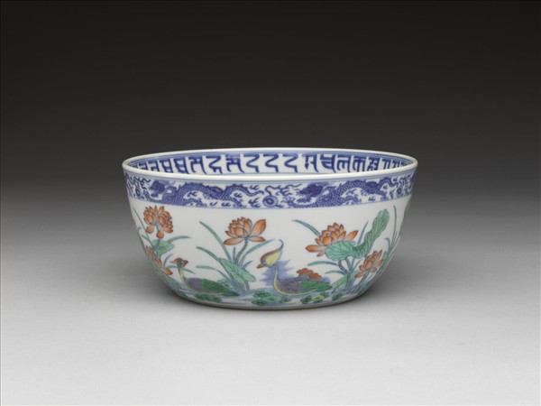 鬥彩蓮塘鴛鴦紋碗