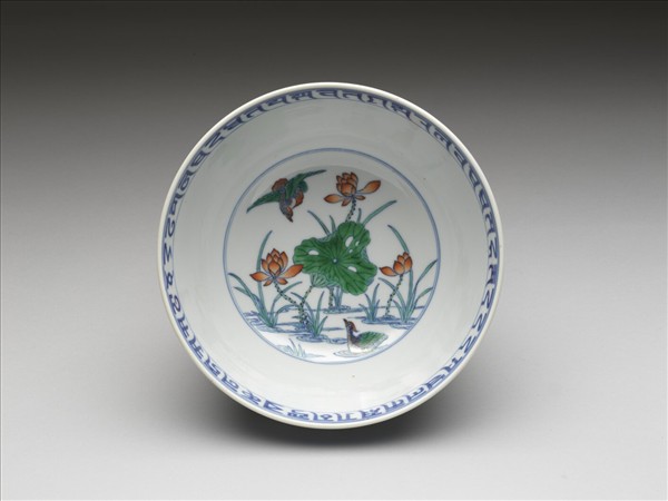 鬥彩蓮塘鴛鴦紋碗