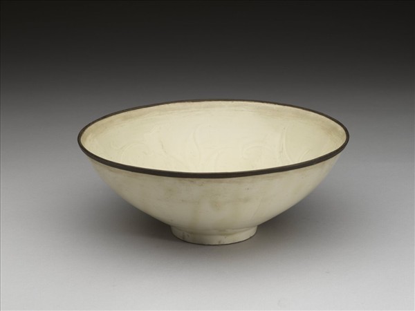 定窯 白瓷劃花蓮花紋碗