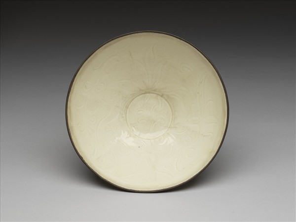 定窯 白瓷劃花蓮花紋碗