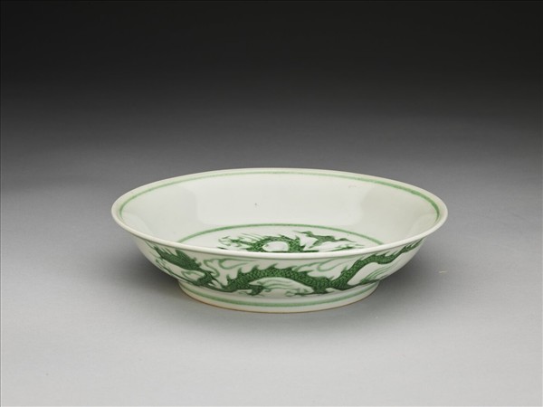 綠彩雲龍紋盤