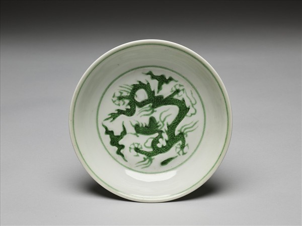 綠彩雲龍紋盤