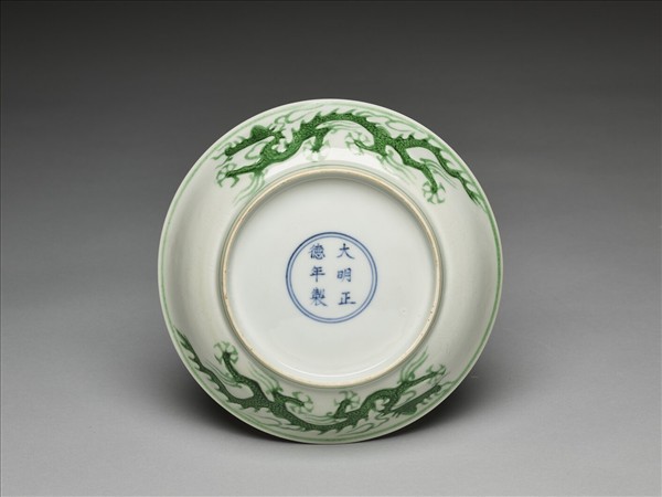 綠彩雲龍紋盤
