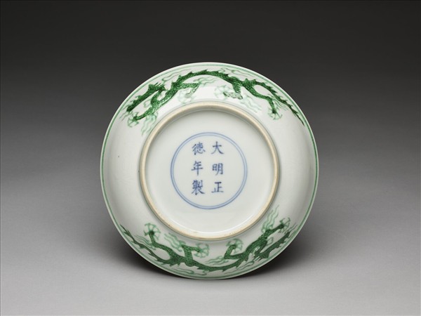 綠彩雲龍紋盤