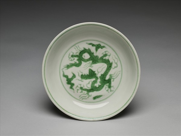 綠彩雲龍紋盤