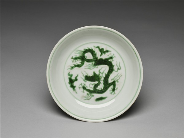 綠彩雲龍紋盤