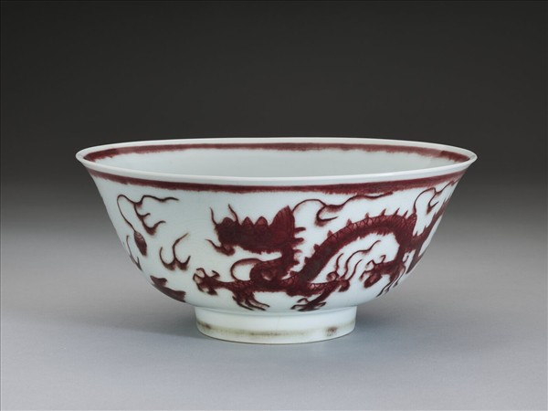 釉裡紅雙龍戲珠紋碗