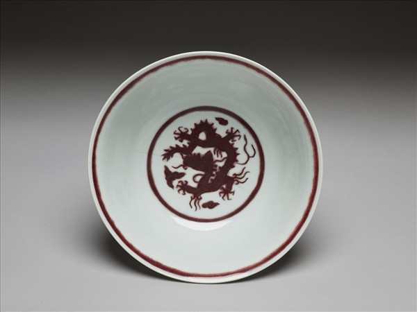 釉裡紅雙龍戲珠紋碗