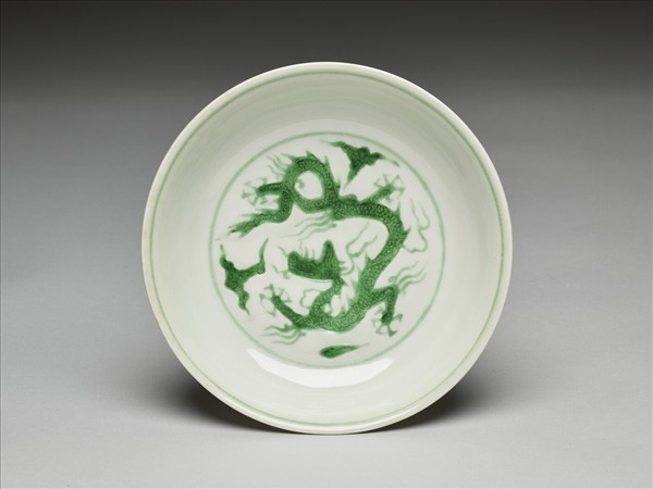 綠彩雲龍紋盤
