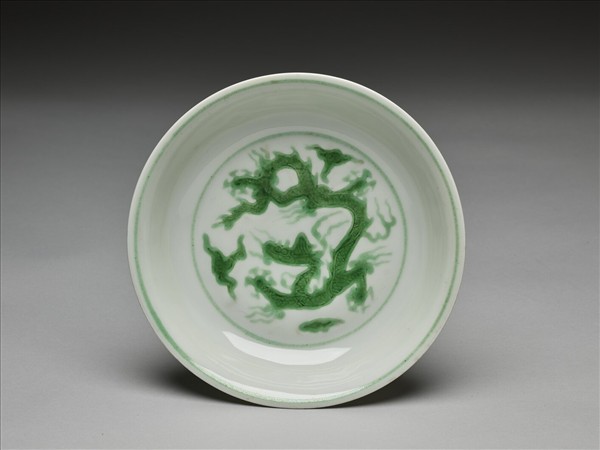 綠彩雲龍紋盤