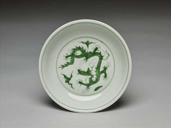 綠彩雲龍紋盤