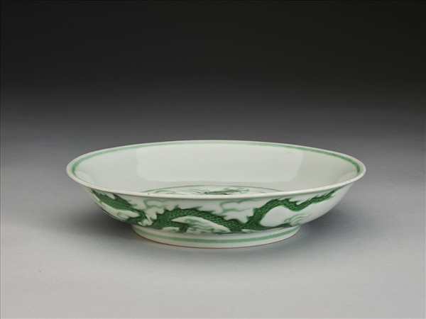 綠彩雲龍紋盤