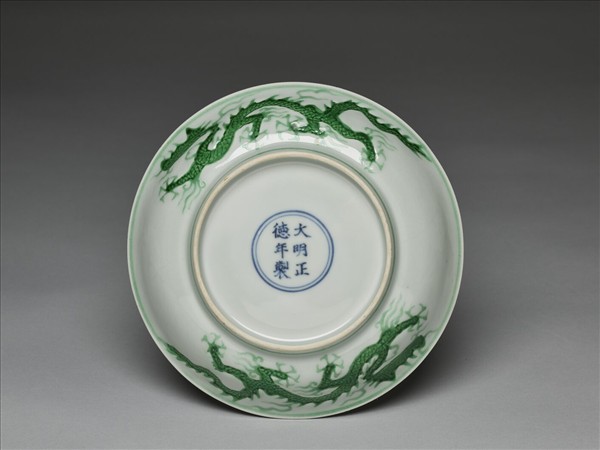 綠彩雲龍紋盤