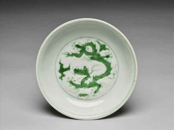 綠彩雲龍紋盤
