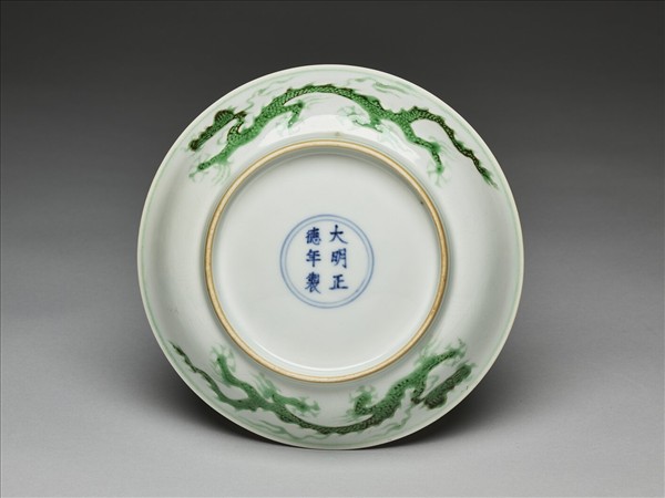 綠彩雲龍紋盤