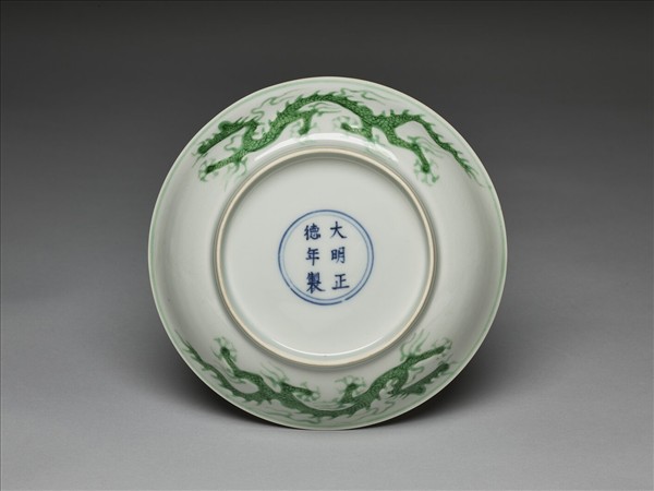 綠彩雲龍紋盤