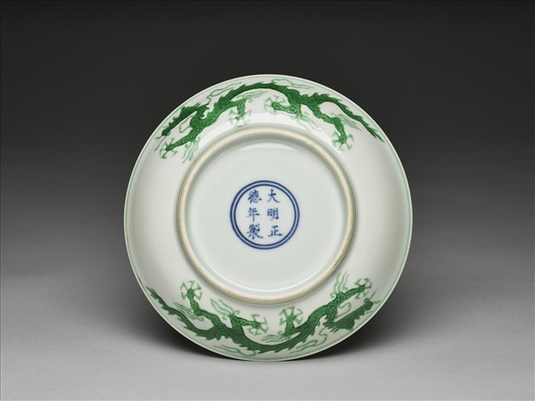 綠彩雲龍紋盤