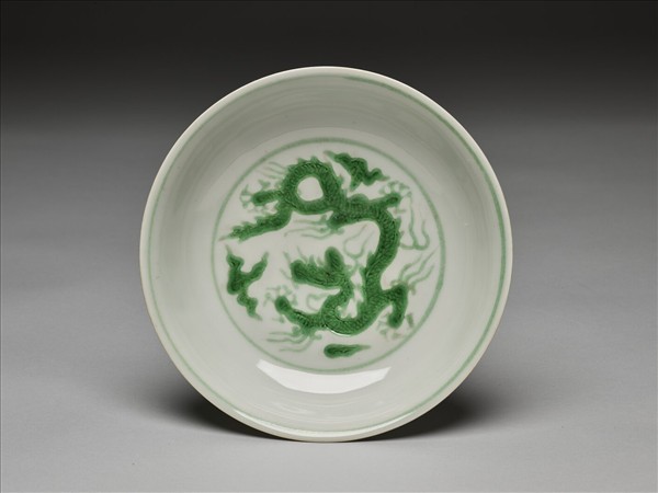 綠彩雲龍紋盤