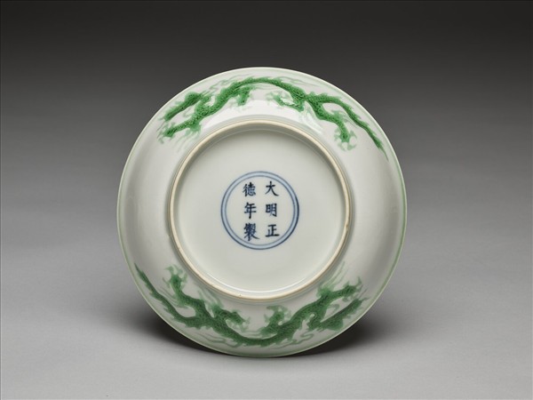 綠彩雲龍紋盤
