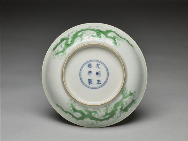 綠彩雲龍紋盤