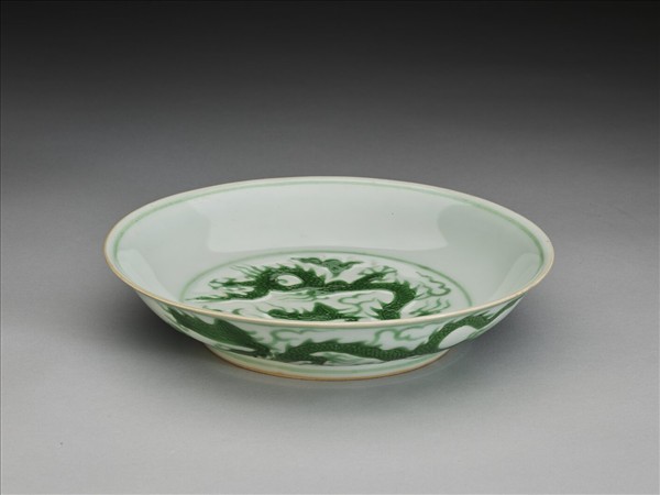 綠彩雲龍紋盤