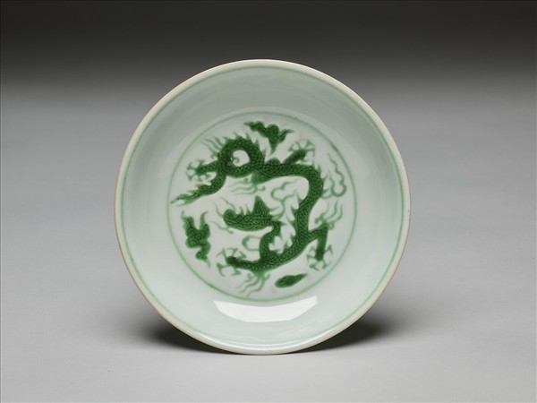 綠彩雲龍紋盤