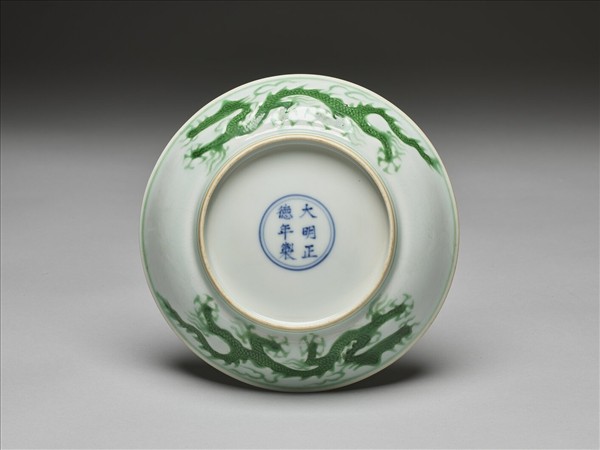 綠彩雲龍紋盤