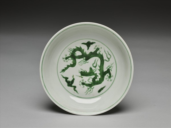 綠彩雲龍紋盤