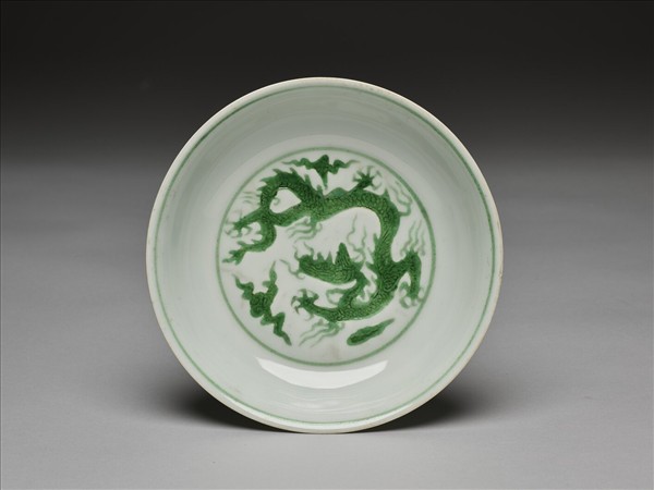 綠彩雲龍紋盤