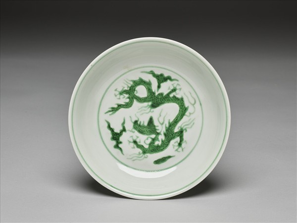 綠彩雲龍紋盤